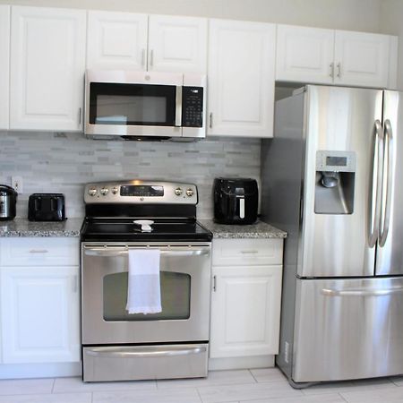 Lilys Stylish Villa Close To Disney Ideal For Long Stays Орландо Екстериор снимка
