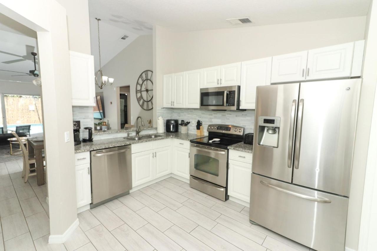Lilys Stylish Villa Close To Disney Ideal For Long Stays Орландо Екстериор снимка