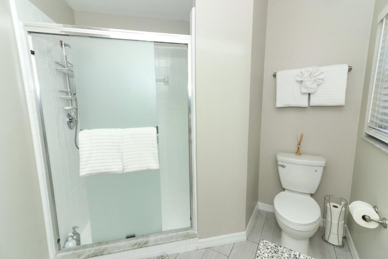 Lilys Stylish Villa Close To Disney Ideal For Long Stays Орландо Екстериор снимка