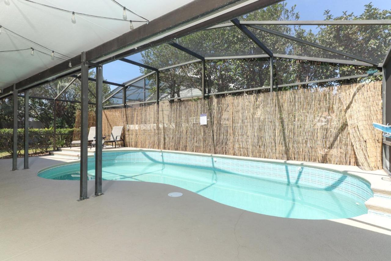 Lilys Stylish Villa Close To Disney Ideal For Long Stays Орландо Екстериор снимка