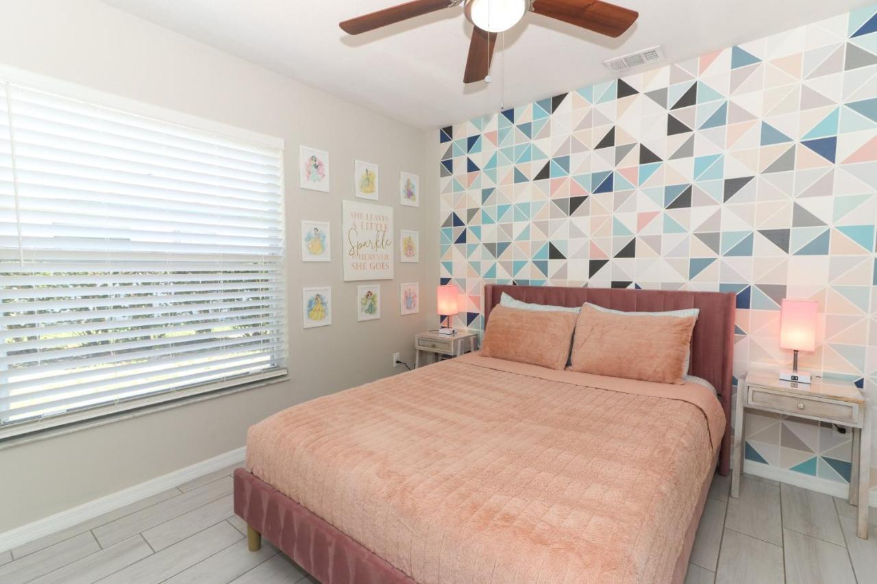 Lilys Stylish Villa Close To Disney Ideal For Long Stays Орландо Екстериор снимка